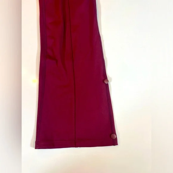 Halara ultra high waisted Stylish Burgundy Flared leggings
NWT size large - Picture 2 of 5